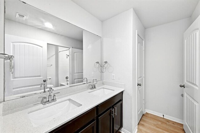 Building Photo - 120 Loon Dr