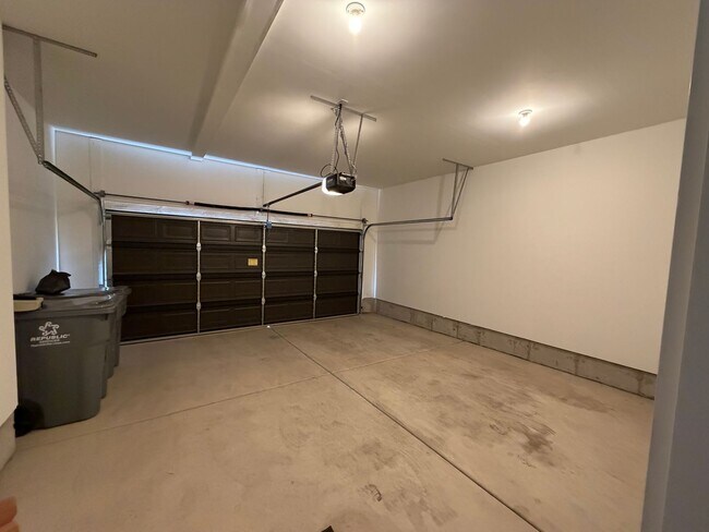 Building Photo - 4026 S Woodland Ave