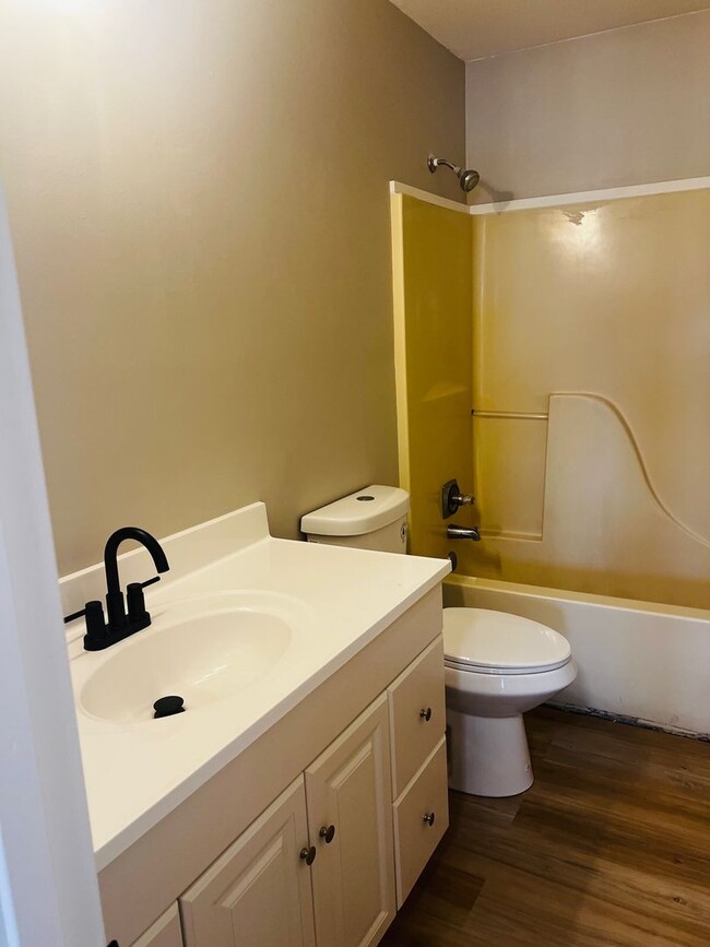 Building Photo - Available Now – Updated 3 Bedroom Tri-Plex...