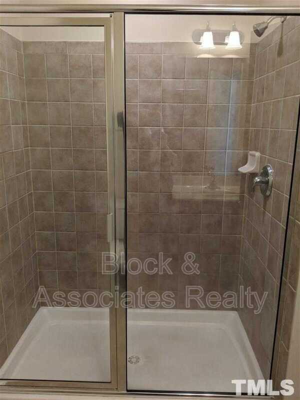 Building Photo - 8829 Thornton Town Pl