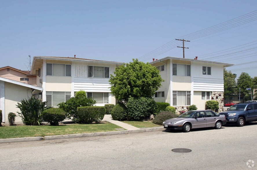 Primary Photo - 13440 Burbank Blvd