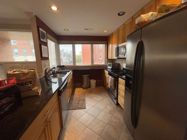 Building Photo - 3-bed, 2-bath GIANT townhouse + GARAGE, BA...