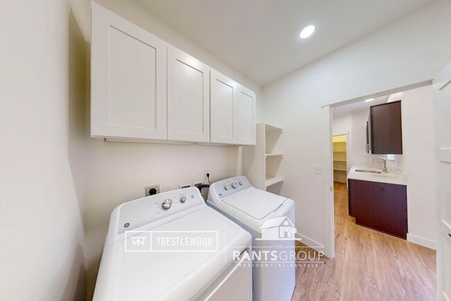 Building Photo - Brand New! Modern Home in Trestlewood – Wh...