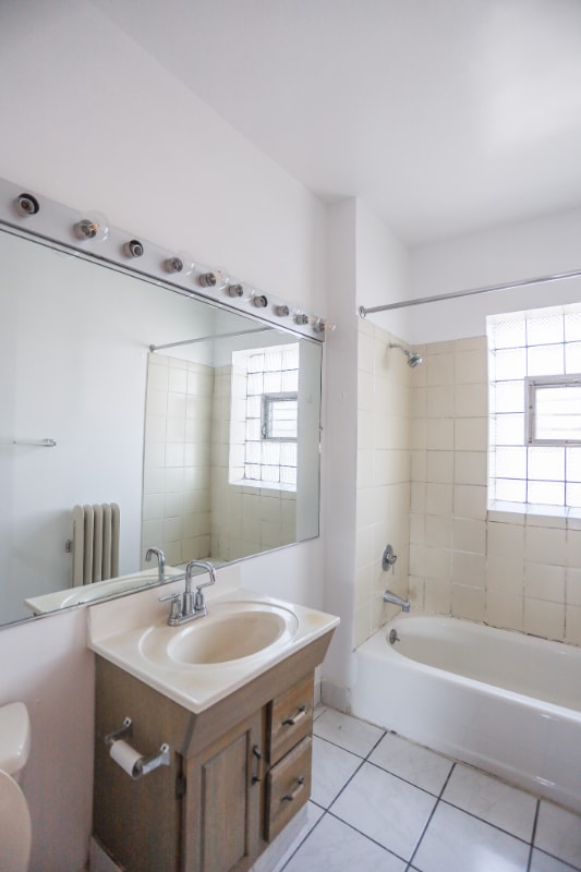 Building Photo - 1340 W Foster Ave