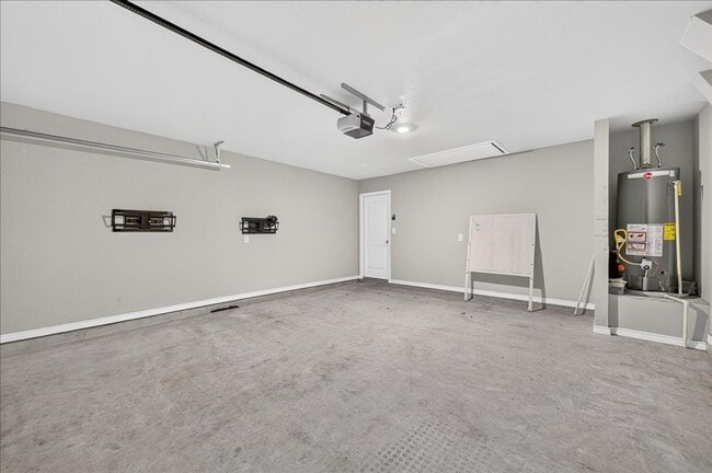 Building Photo - 8133 Cattlemen Dr
