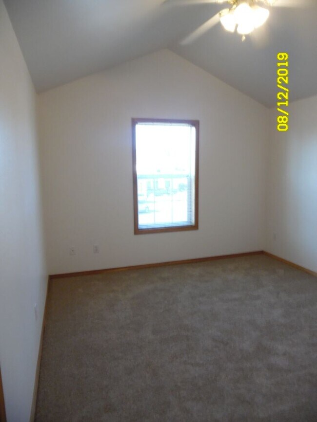 Building Photo - 473-475 SE Excel St