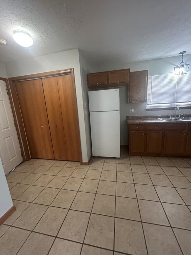 Kitchen/Laundry Closet - 87-91 Coal Aly