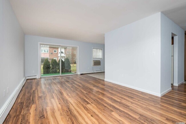 Building Photo - 257 N Newbridge Rd