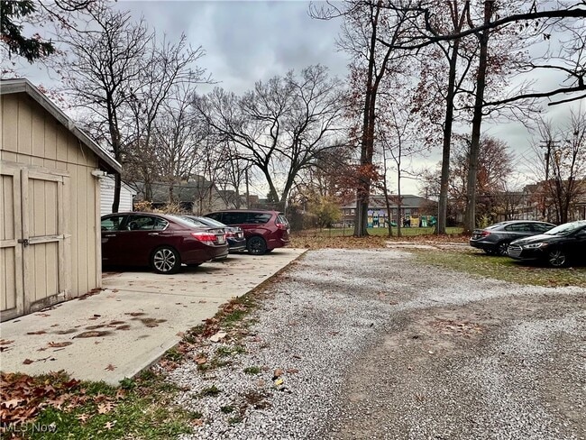 Building Photo - 15024 Hilliard Rd