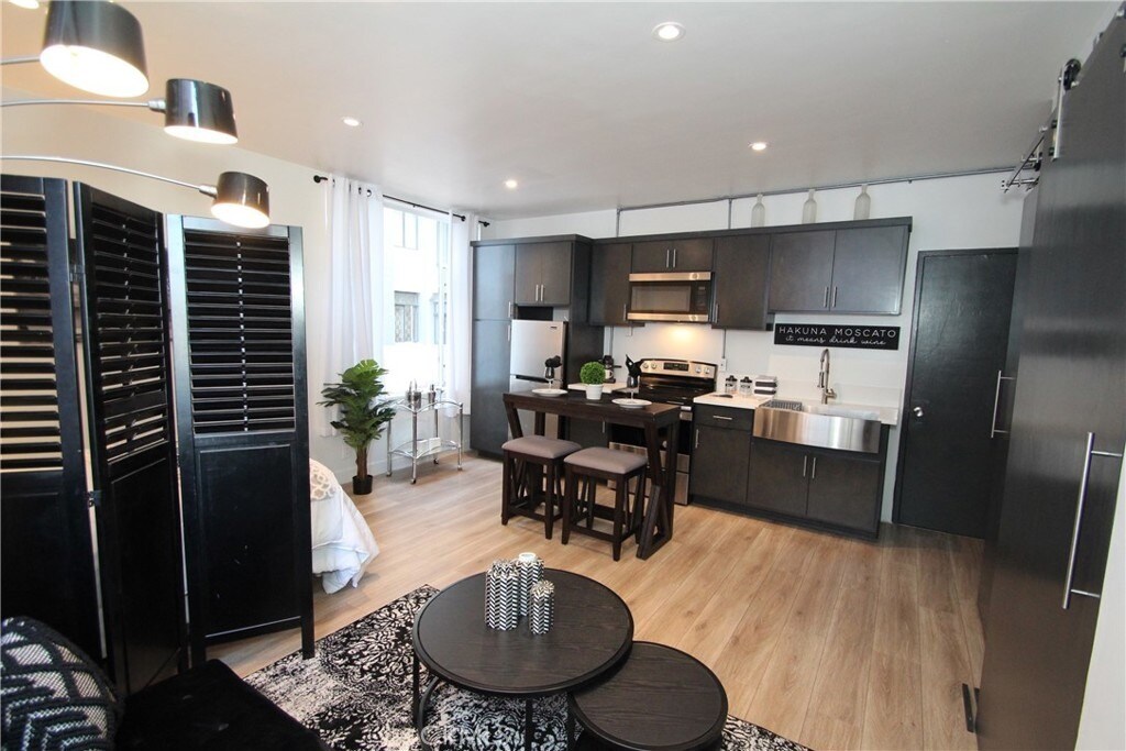 Kitchen - 140 Linden Ave