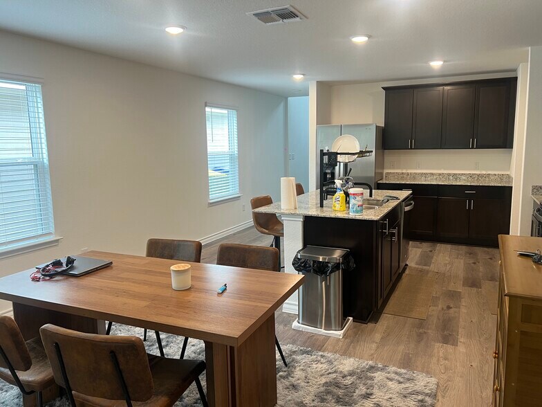 Dining room - 8123 Hamrick Cir