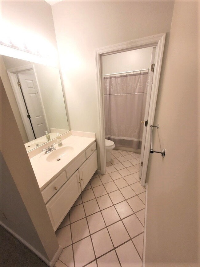 Building Photo - FULLY FURNISHED 2BR CONDO WITH MONTHLY LEASE TERMS