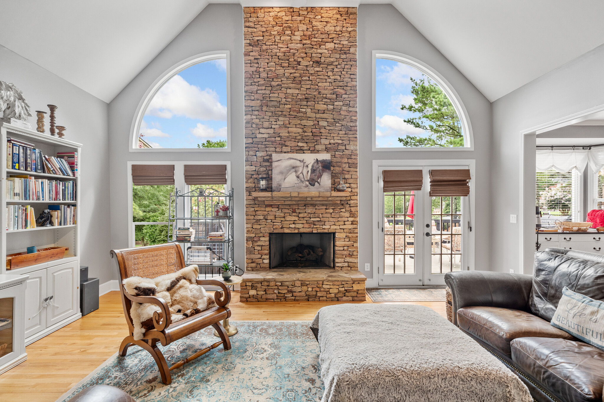 Den - 600 Lyndhurst Cir