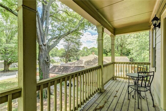 Building Photo - 1829 Sylvan Ridge Dr SW