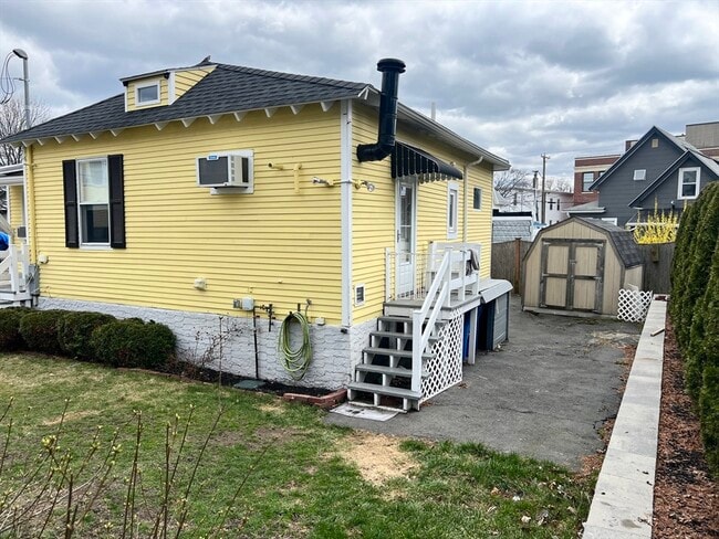 Building Photo - 29R Cutler St