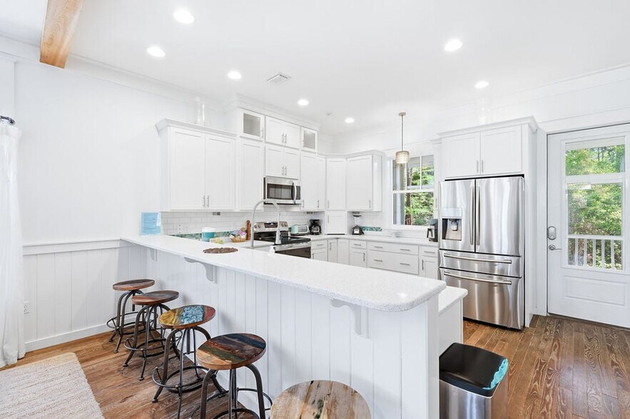 Building Photo - 285 Cassine Garden Cir