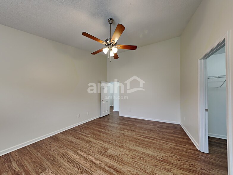 Building Photo - 219 Bellport Dr