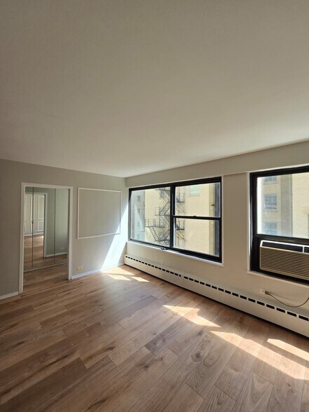 Building Photo - 3420 N Lake Shore Dr