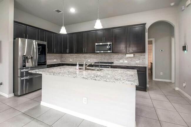 Building Photo - 3916 Joshs Cv