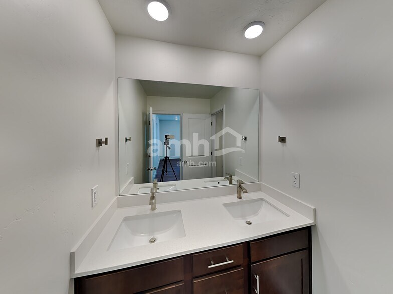 Building Photo - 6689 Mountain Maple Dr