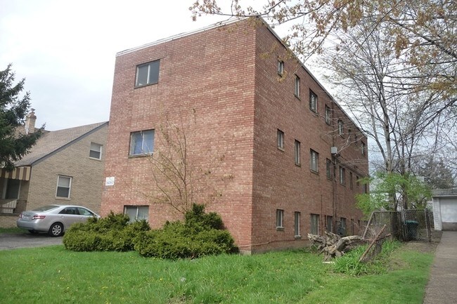 Building Photo - 16703 Harvard Rd