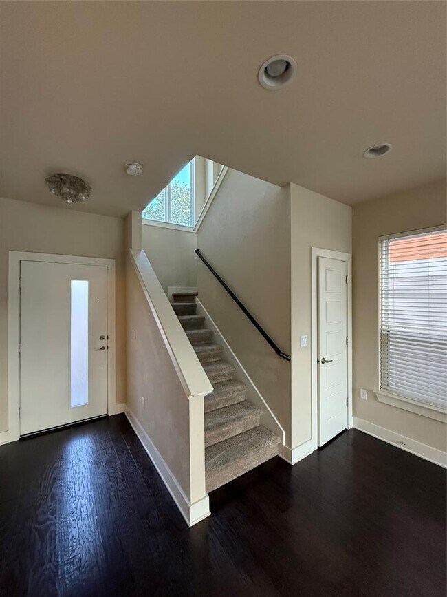 Building Photo - 2825 Stock Dr