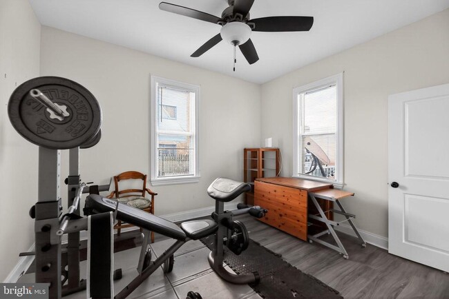 Building Photo - 810 Central Ave