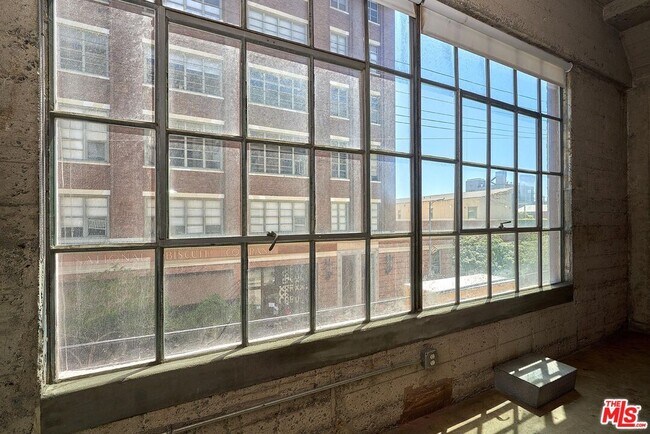 Building Photo - 1855 Industrial St