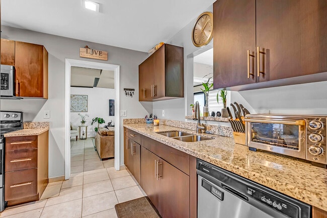 Building Photo - 14702 Wildflower Ln