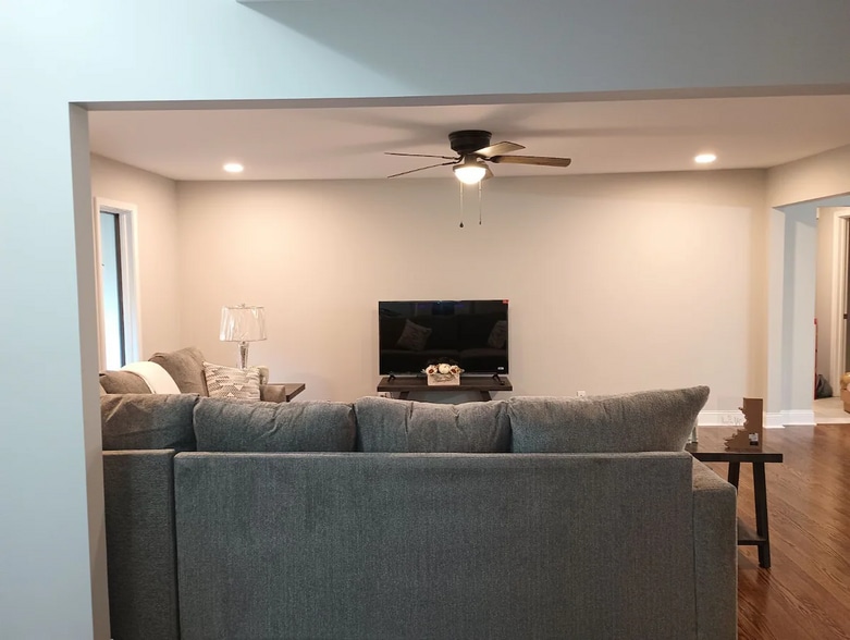 Building Photo - 6511 Blue Spruce Dr