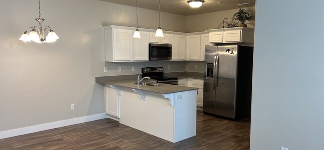 Building Photo - Beautiful Newly Built 3 bedroom, 2 bathroom Condo in Vineyard!