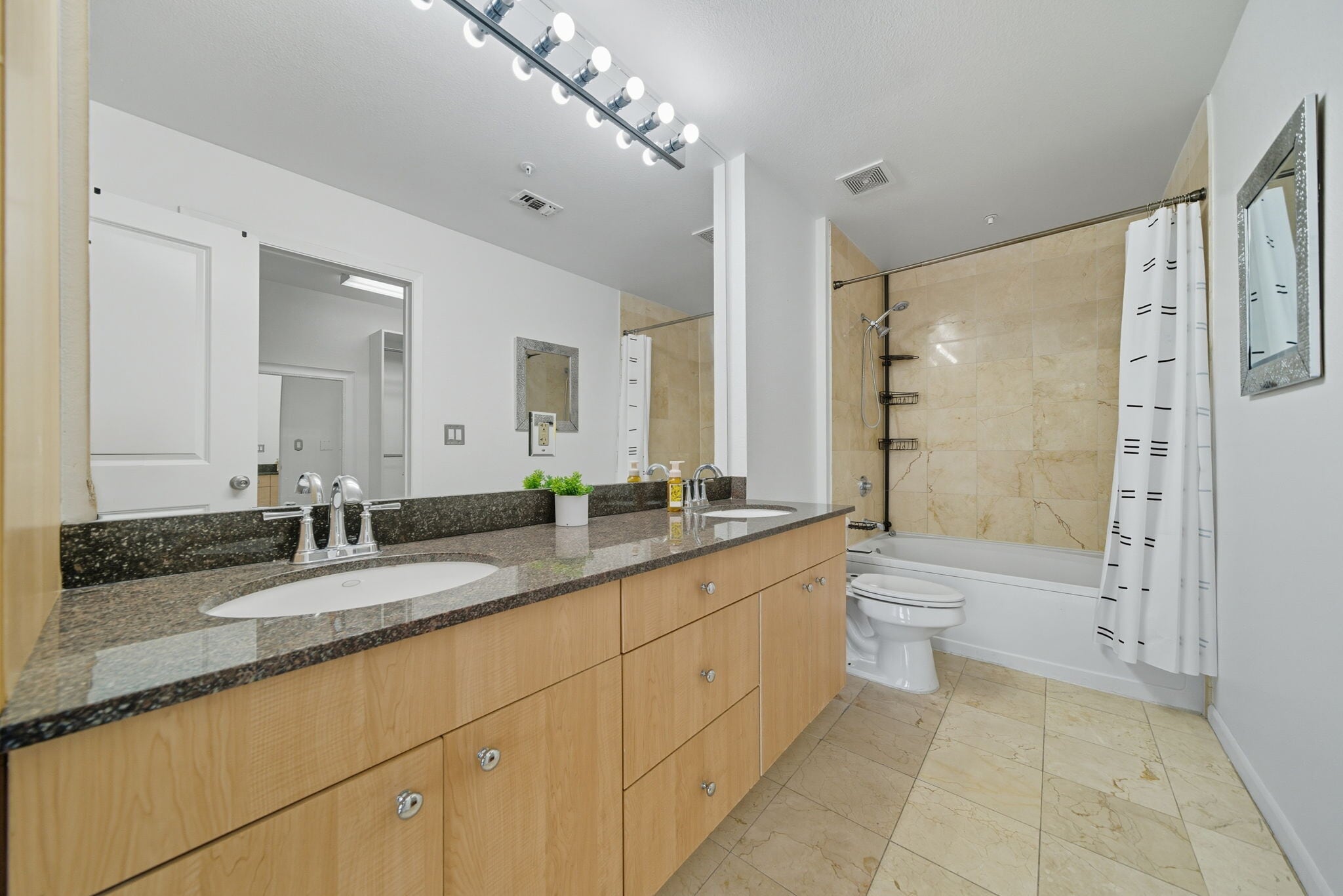 Double sinks - 3505 Sage Rd