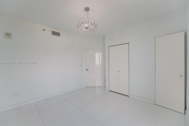 Building Photo - 1401 SW 22nd St