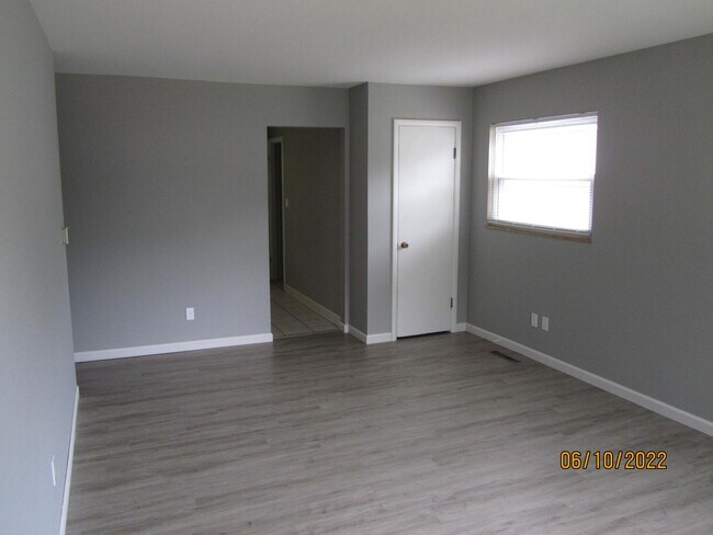 Primary Photo - 5289 Eisenhower Rd