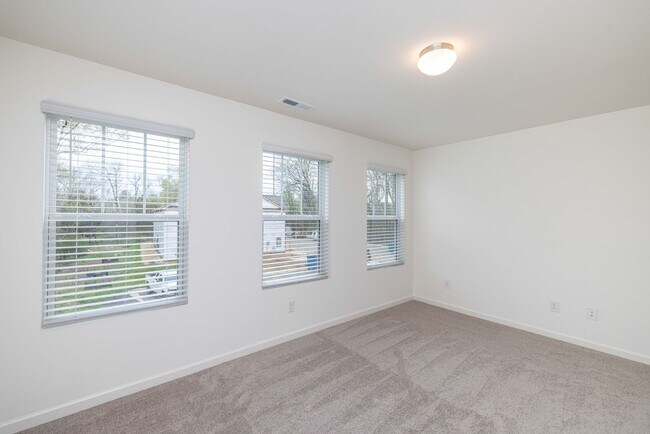 Building Photo - 465 Kinnerton Pl