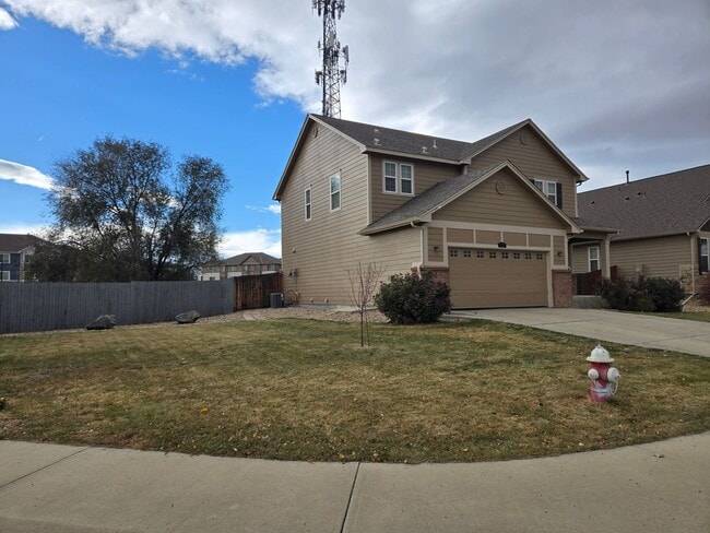 Building Photo - Beautiful 4-Bed, 3.5-Bath Home with Mountain Views on Quiet Cul-de-Sac