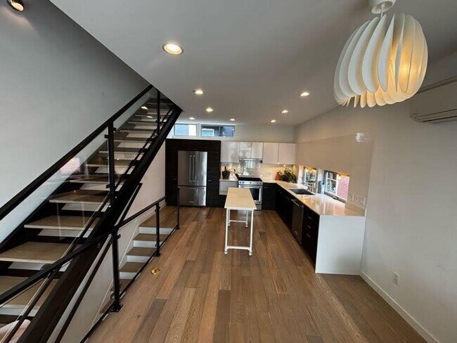 Building Photo - Modern Tri-Story in the heart of Capitol Hill