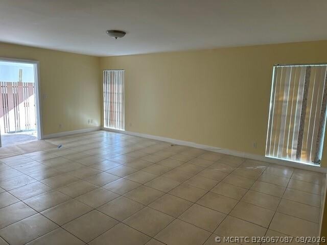 Building Photo - 7013 NW 63rd Ct