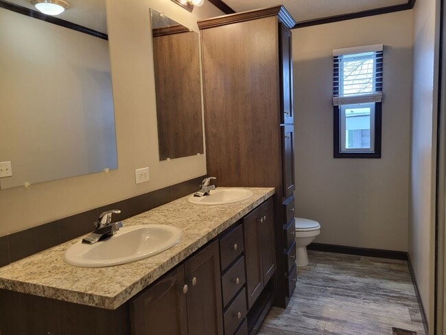 Building Photo - 61 Meadowlark Ln