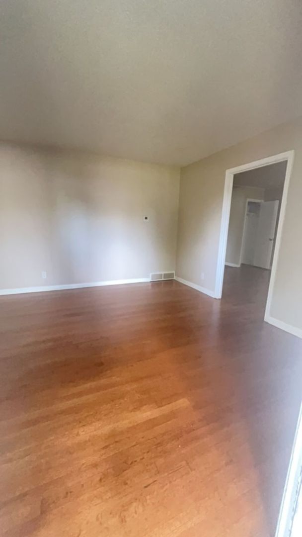 Building Photo - MOVE-IN SPECIAL 1/2 OFF 1ST MONTH'S RENT!!