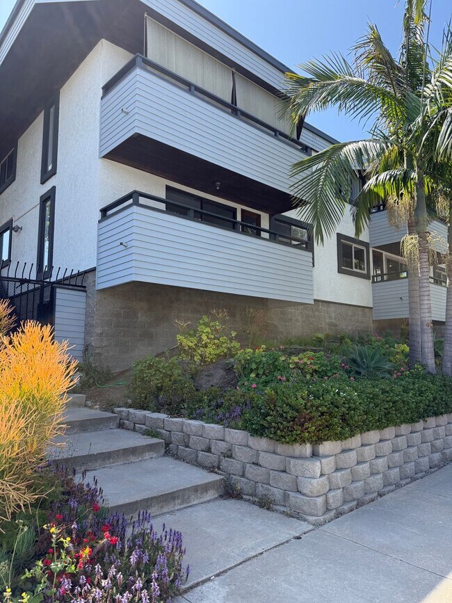 Primary Photo - Stylish Condo in Mission Hills