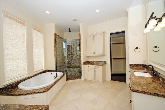 Building Photo - 302 Calle Sevilla Pl