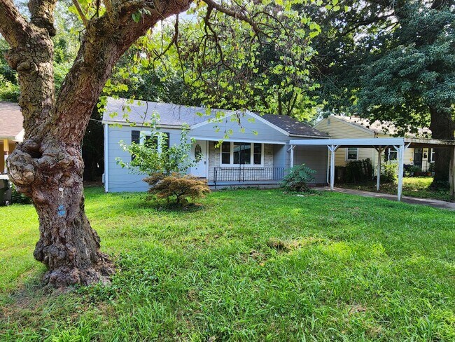 Building Photo - Spacious 3-Bedroom, 2-Bathroom Home AVAILA...