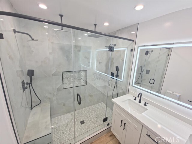 Building Photo - 7333 Vanalden Ave