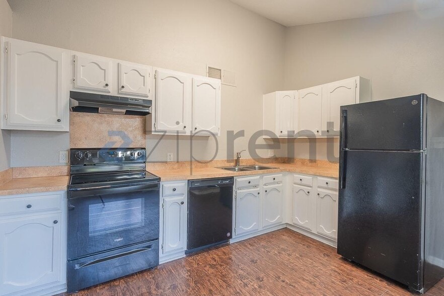 Building Photo - Unit