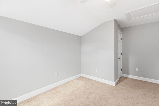 Building Photo - 1445 Heatherstone Dr