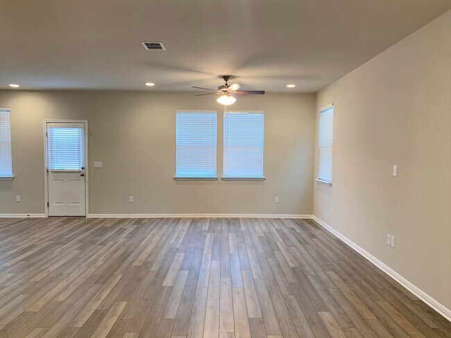 Building Photo - 4-bedroom Home in Vistas of Austin Communi...