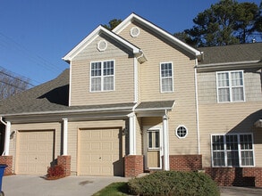 Building Photo - 2 Bedroom Townhome with Loft & One Car Garage