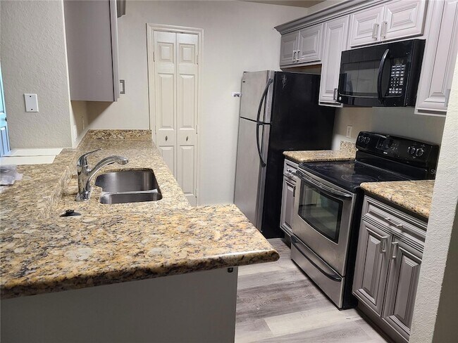 Building Photo - 8911 Manor Loop