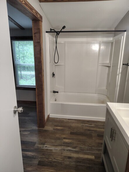 Building Photo - 125 Shady Oaks Lndg